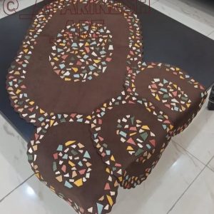 رومیزی قهوه ای طرح سنگ فرشی